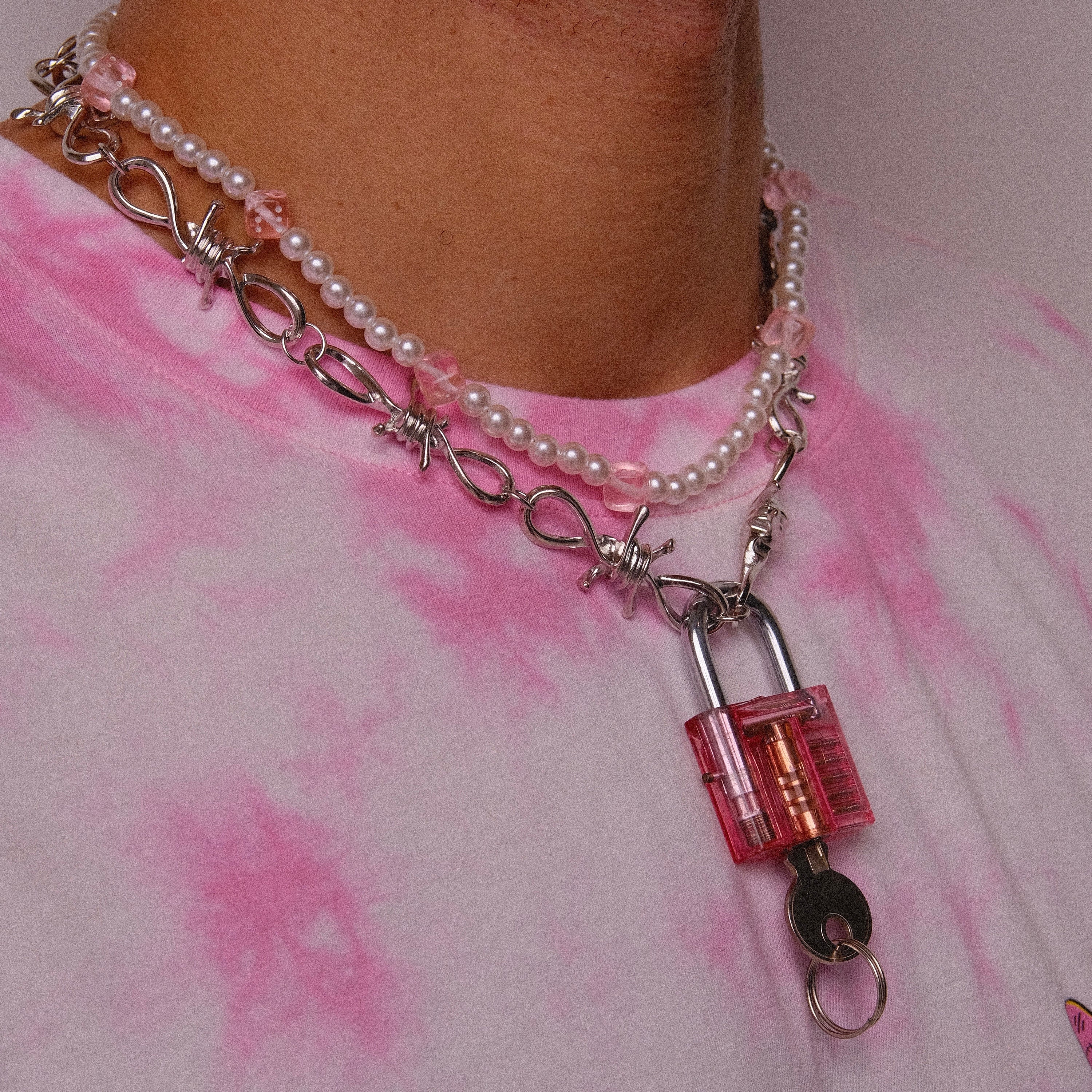 Barb Wire & Lock Necklace : Pink